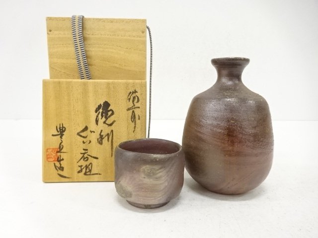 Bizen ware of a tokkuri and a gulping cup by Toyooka Yoshinobu